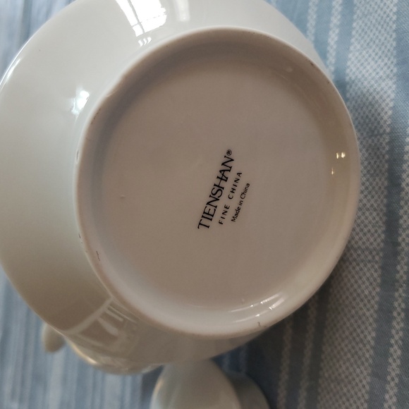 Tienshan White Teapot with Poinsettia Design - Picture 2 of 7